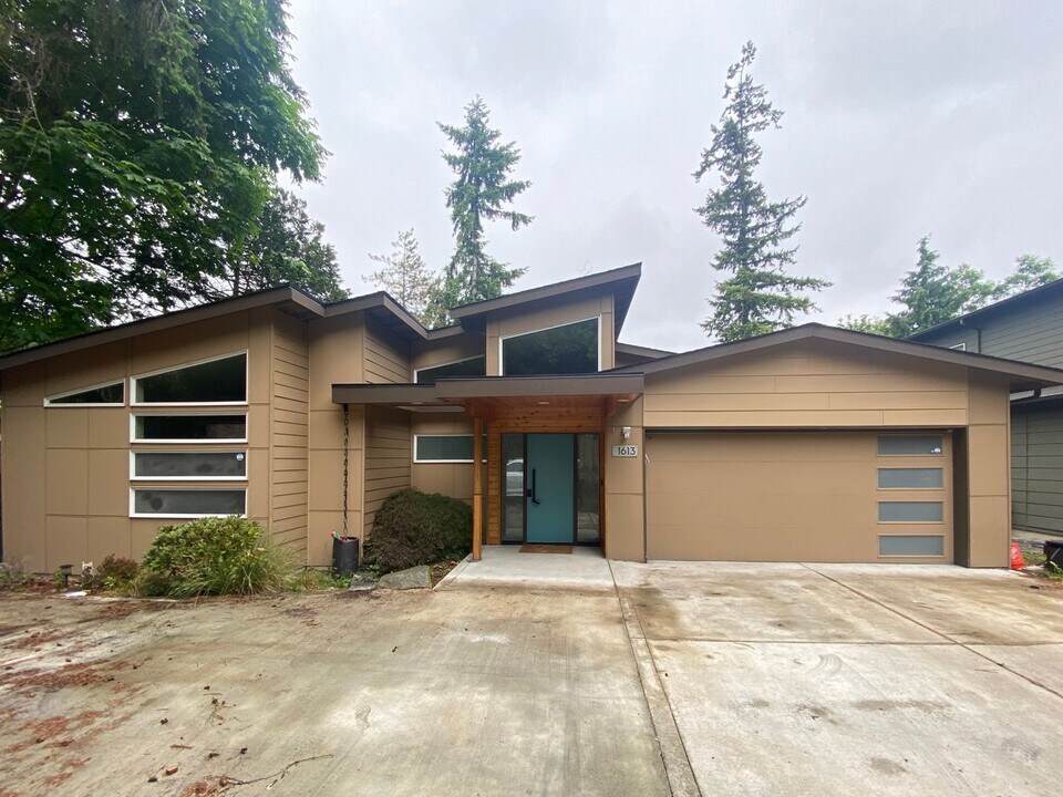 1613 N 167th St in Shoreline, WA - Building Photo