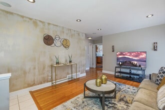 7002 W Farragut Ave in Chicago, IL - Building Photo - Building Photo