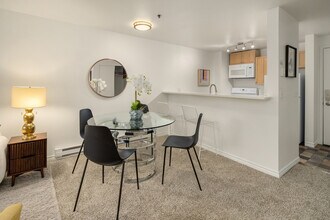 1616 Summit Ave in Seattle, WA - Building Photo - Building Photo