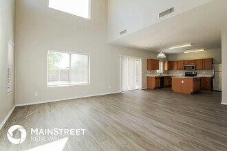 17319 W Caribbean Ln in Surprise, AZ - Foto de edificio - Building Photo