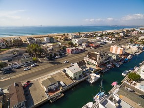 Waterfront 4 Units in Sunset Beach, CA - Building Photo - Building Photo