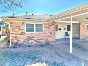 3221 33rd St in Lubbock, TX - Building Photo - Building Photo