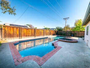 1306 Meadowbrook Rd in Ojai, CA - Building Photo - Building Photo