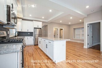 1230 Wealthy St SE in Grand Rapids, MI - Building Photo - Building Photo