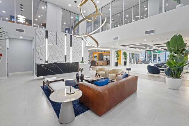 120 N Compass Way in Dania Beach, FL - Foto de edificio - Building Photo