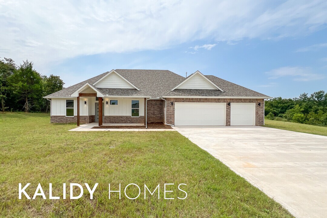 17857 Salem Rd in Choctaw, OK - Building Photo