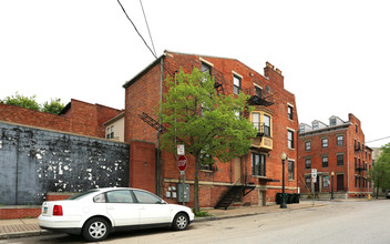 437 Hopkins St in Cincinnati, OH - Building Photo - Building Photo