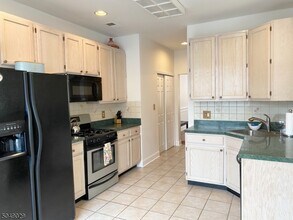 4 Cummington Ln in Flemington, NJ - Building Photo - Building Photo