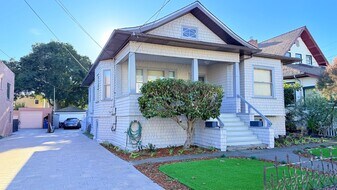 2128 San Antonio Ave in Alameda, CA - Building Photo