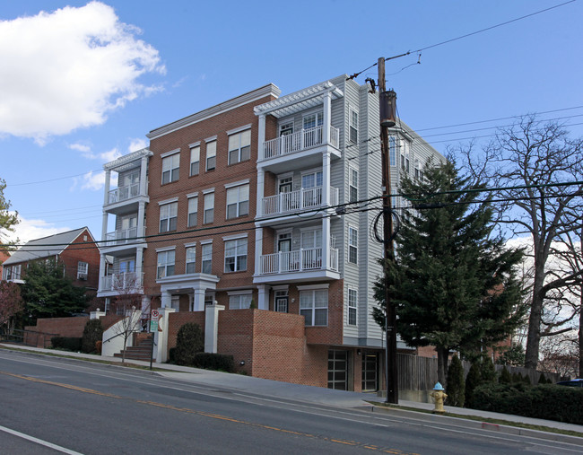 1423 N Rhodes St in Arlington, VA - Building Photo - Building Photo