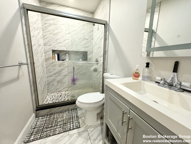 44 Crescent Ave, Unit #1 in Boston, MA - Foto de edificio - Building Photo