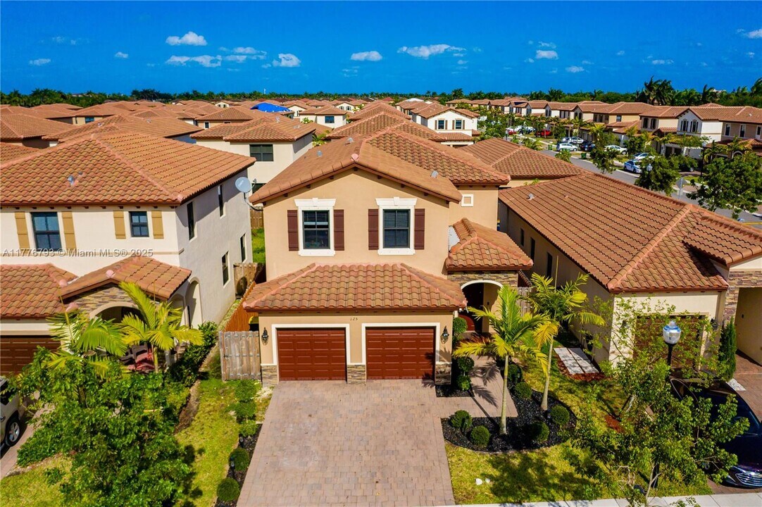 125 NE 23rd Terrace in Homestead, FL - Building Photo