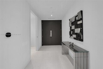 300 Biscayne Boulevard Way, Unit # 2804 in Miami, FL - Building Photo - Building Photo