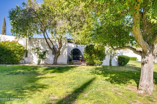 property at 667 W Las Lomitas Rd