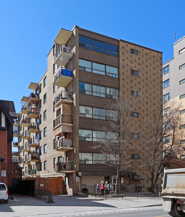 91 Wellesley Street in Toronto, ON - Building Photo