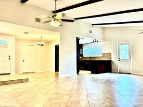 16927 Hibiscus Ln in Friendswood, TX - Foto de edificio - Building Photo