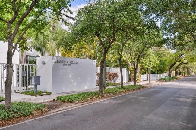 3272 Virginia St in Miami, FL - Building Photo - Building Photo