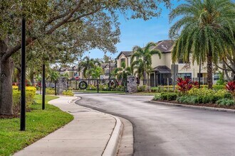 5228 78th St Cir E in Bradenton, FL - Building Photo - Building Photo