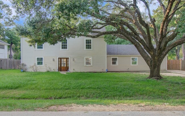 property at 536 Robert E Lee Dr
