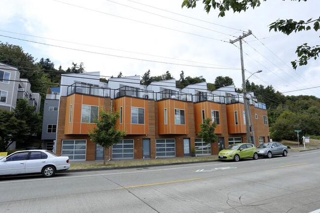 2371-2383 Harbor Ave SW in Seattle, WA - Foto de edificio - Building Photo