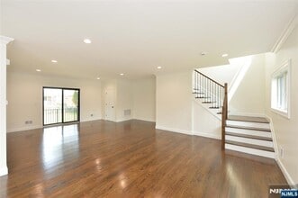 610-10 River Dr in Fair Lawn, NJ - Building Photo - Building Photo