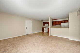 5031 Indian River Dr in Las Vegas, NV - Building Photo - Building Photo