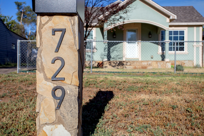 729 N Hayes St in Amarillo, TX - Foto de edificio - Building Photo