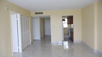 3101 NW 47th Terrace in Lauderdale Lakes, FL - Building Photo