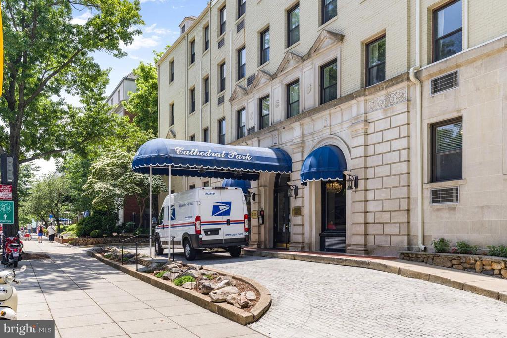 3100 Connecticut Ave NW in Washington, DC - Building Photo
