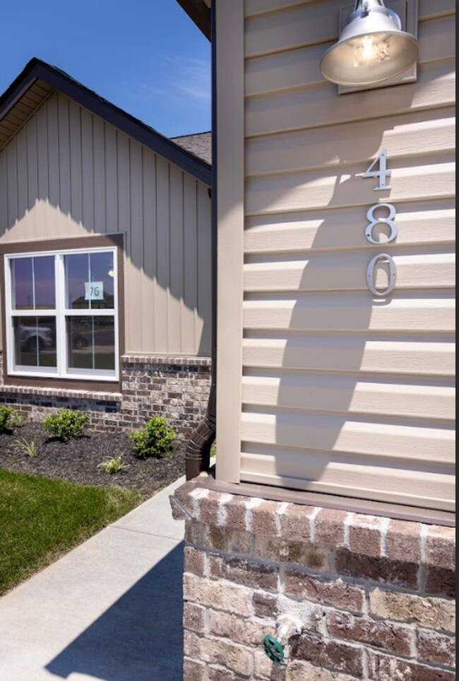 480 Ayden Ln in Clarksville, TN - Foto de edificio - Building Photo