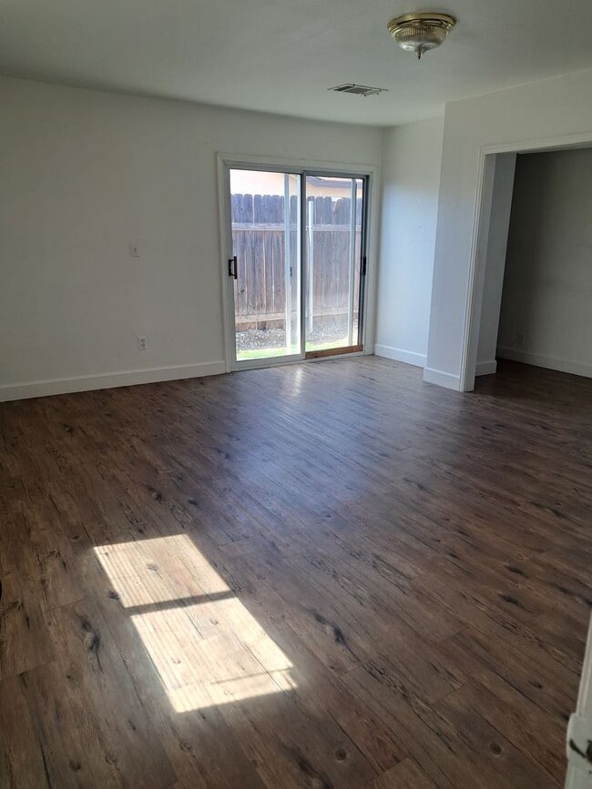 property at 1920 N 11th Ave