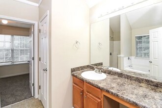 201 Laura Cir in Atlanta, GA - Building Photo - Building Photo