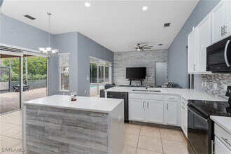 2066 Mandarin Ln in Naples, FL - Foto de edificio - Building Photo