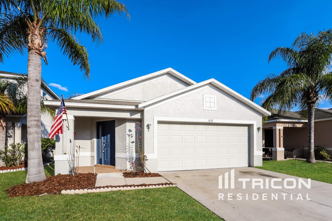 1433 Delano Trent St in Ruskin, FL - Foto de edificio