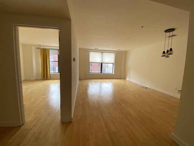 222 Montgomery St in Jersey City, NJ - Building Photo - Building Photo