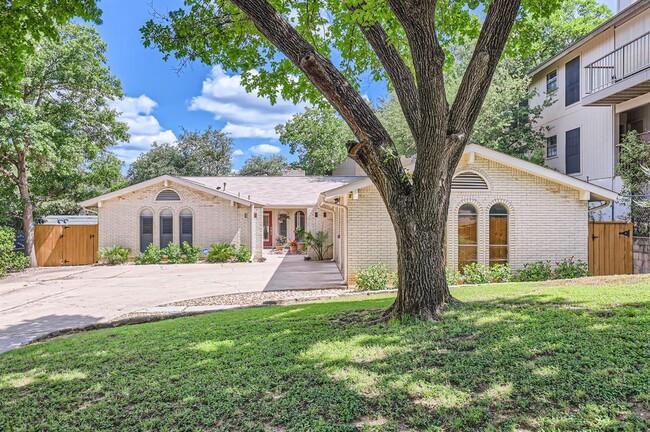 property at 3004 Maywood Cir