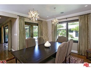 2001 Coldwater Canyon Dr in Beverly Hills, CA - Building Photo - Building Photo