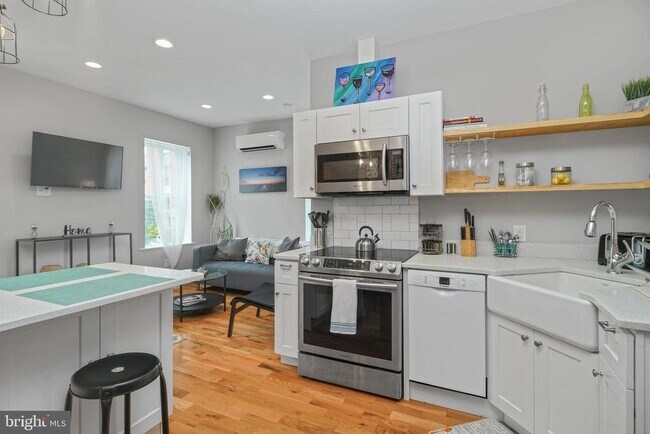 property at 2049 E Hagert St