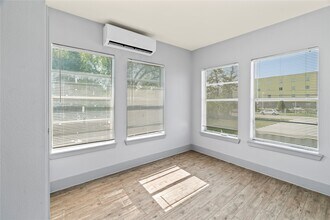 305 Roberts St in Houston, TX - Building Photo - Building Photo