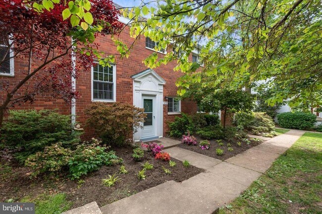 property at 3372 Gunston Rd