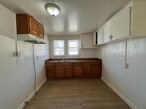 209 Warren Ave in Bakersfield, CA - Building Photo - Building Photo