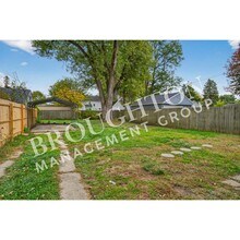 5848 Acoma Dr in Toledo, OH - Foto de edificio - Building Photo