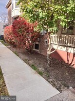 393 N York St in Pottstown, PA - Building Photo