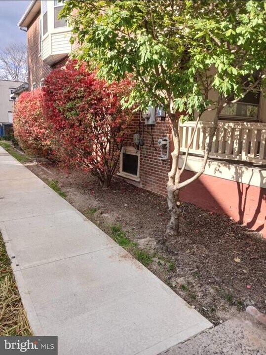 393 N York St in Pottstown, PA - Building Photo