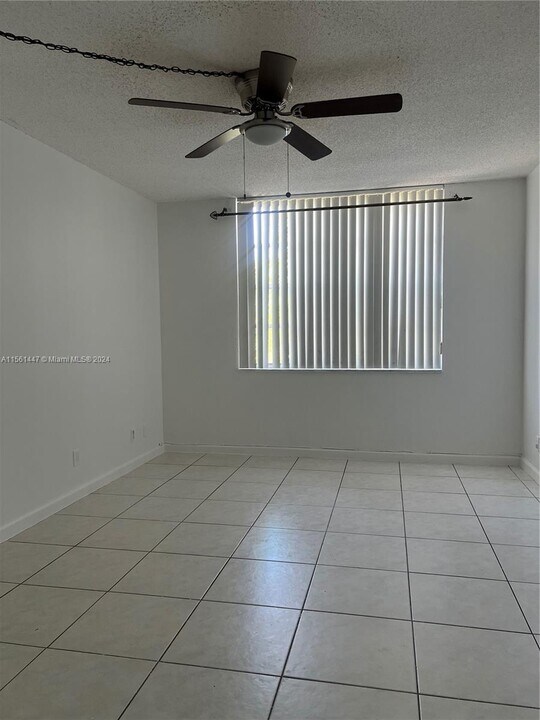 6700 Cypress Rd, Unit 405 in Plantation, FL - Foto de edificio
