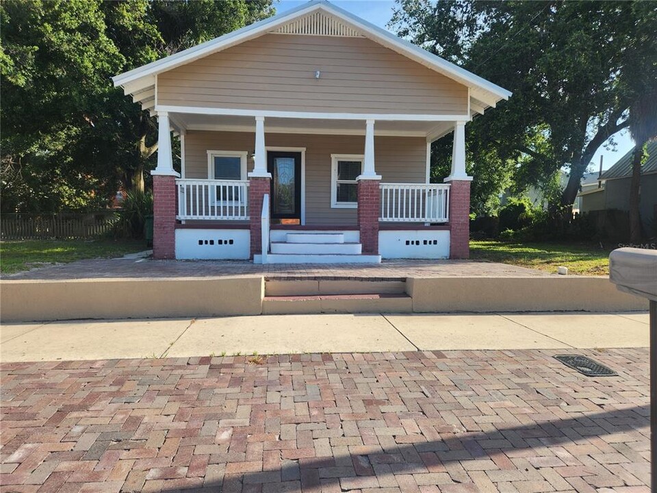 1923 W Pine St in Tampa, FL - Foto de edificio