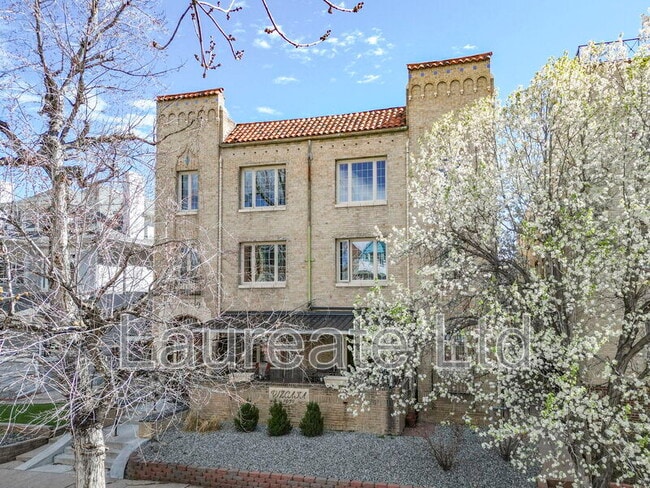 property at 1050 N Pearl St