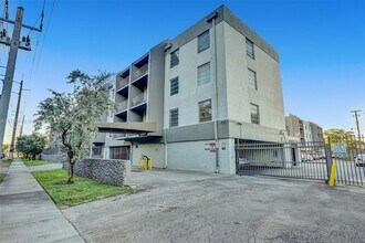1595 NE 135th St in North Miami, FL - Building Photo - Building Photo