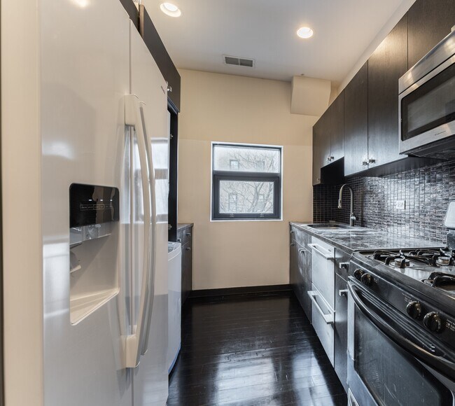 206 W Division St, Unit 2F