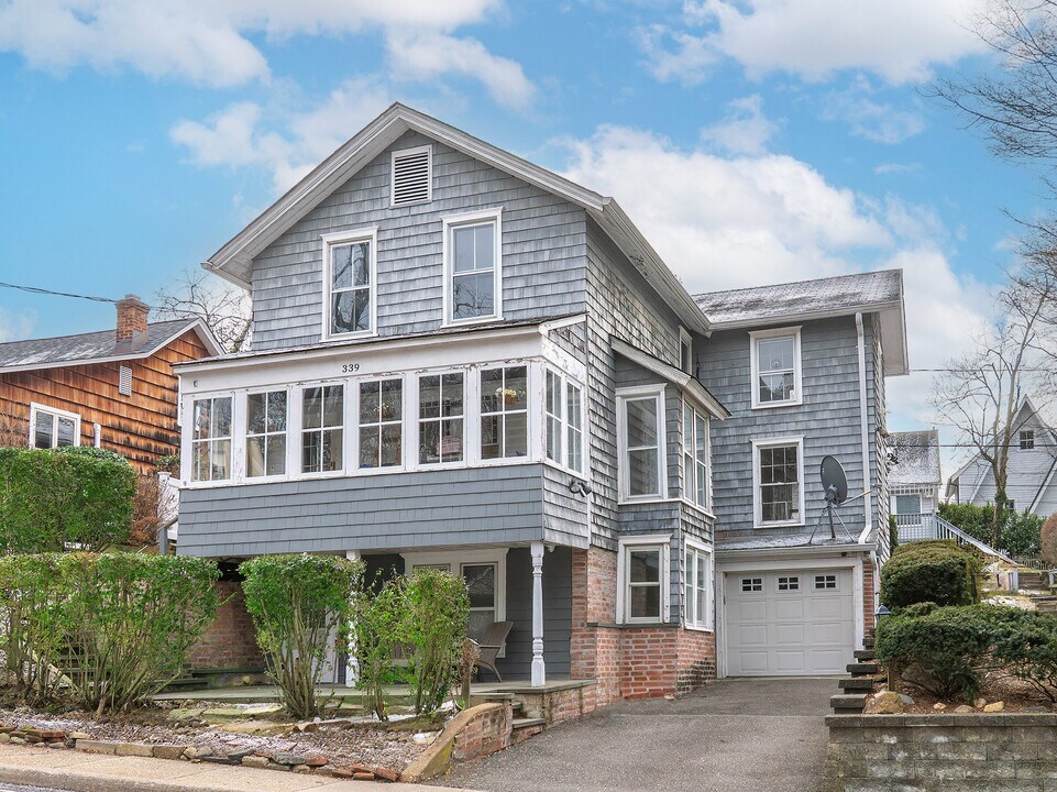 339 Glen Ave in Sea Cliff, NY - Building Photo